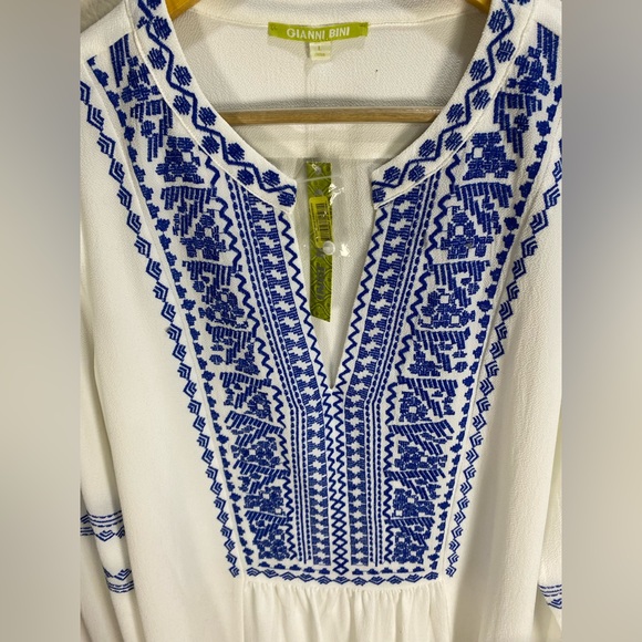NWT Gianni Bini Riley Blouse the Pool Party Collection Ivory Blue Embroidery - Picture 5 of 9